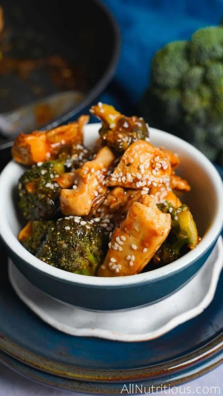 Chicken Stir Fry with Broccoli and Sesame Seeds