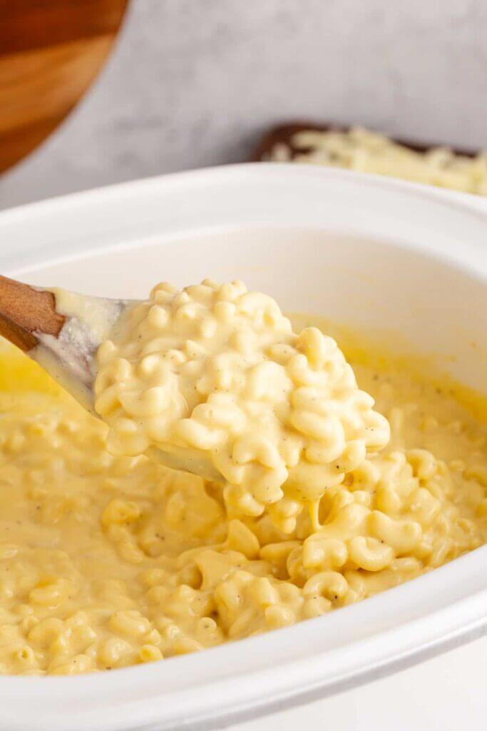 Slow Cooker Mac and Cheese with Velveeta
